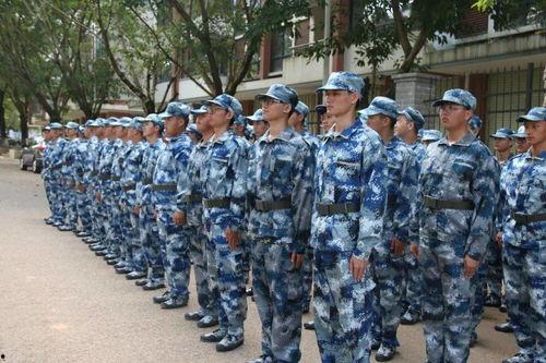 军训吃瓜犯法吗,法律边界与行为规范探讨