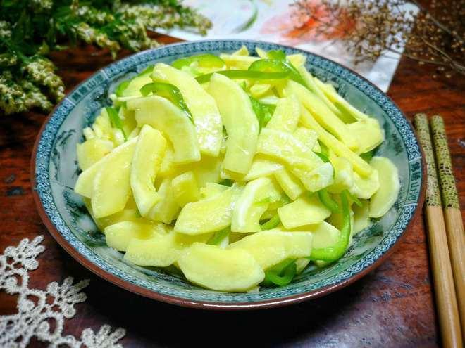 用勺吃白玉瓜,一勺尽享清新滋味