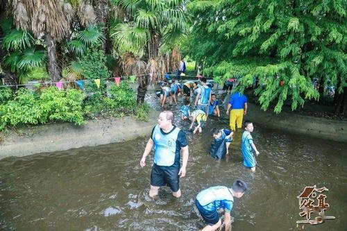 摸鱼吃瓜看海,摸鱼吃瓜看海，悠然度日