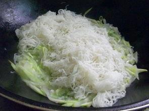 炒米粉儿吃瓜,夏日美食新风尚