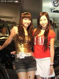 模特兄弟吃瓜图片,美食与友谊共融瞬间